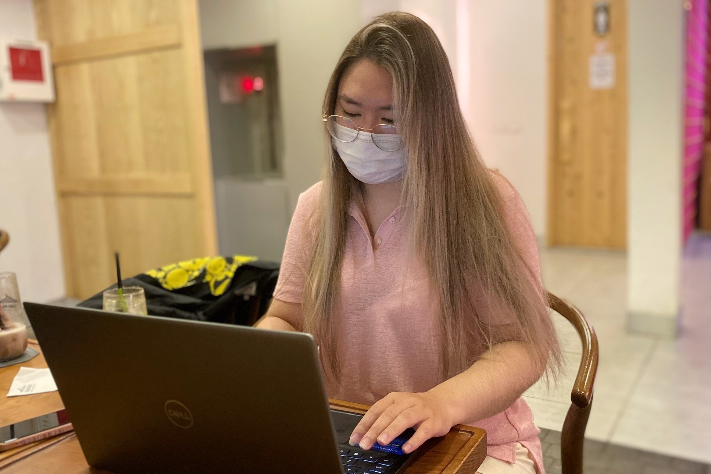 lam viec xuyen le anh 1