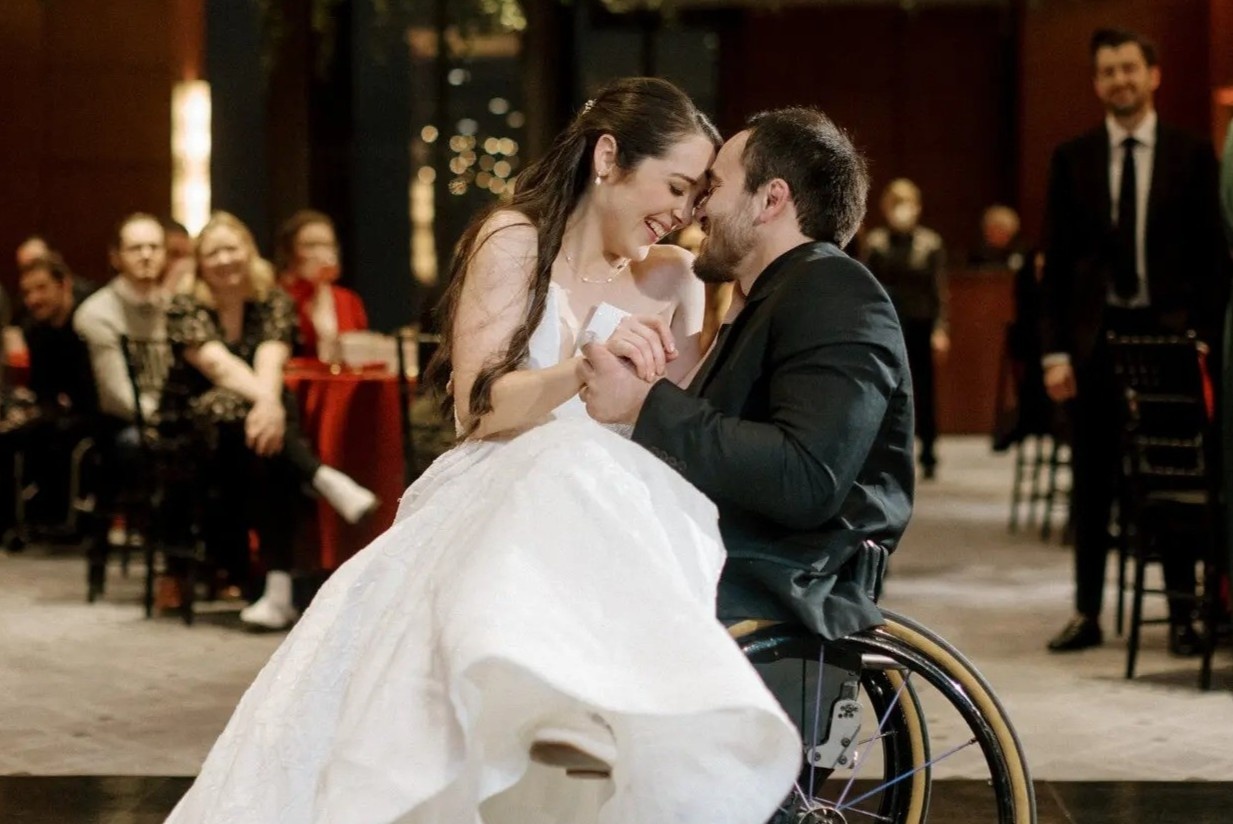 Tim thay tinh yeu nho len nham chuyen tau hinh anh