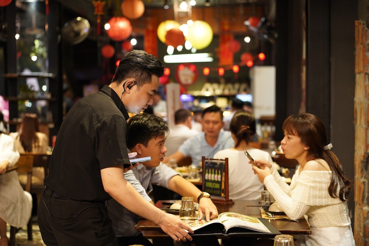 nha hang ngay tet anh 1