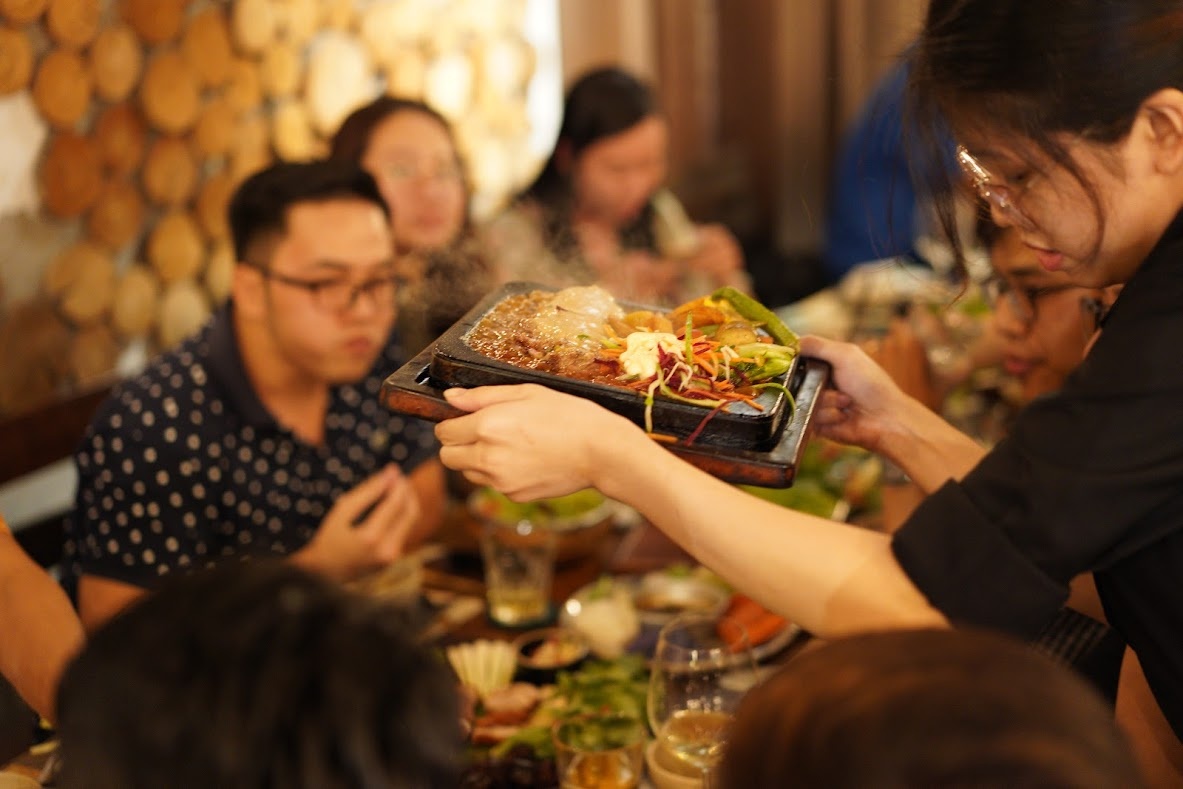 nha hang ngay tet anh 4