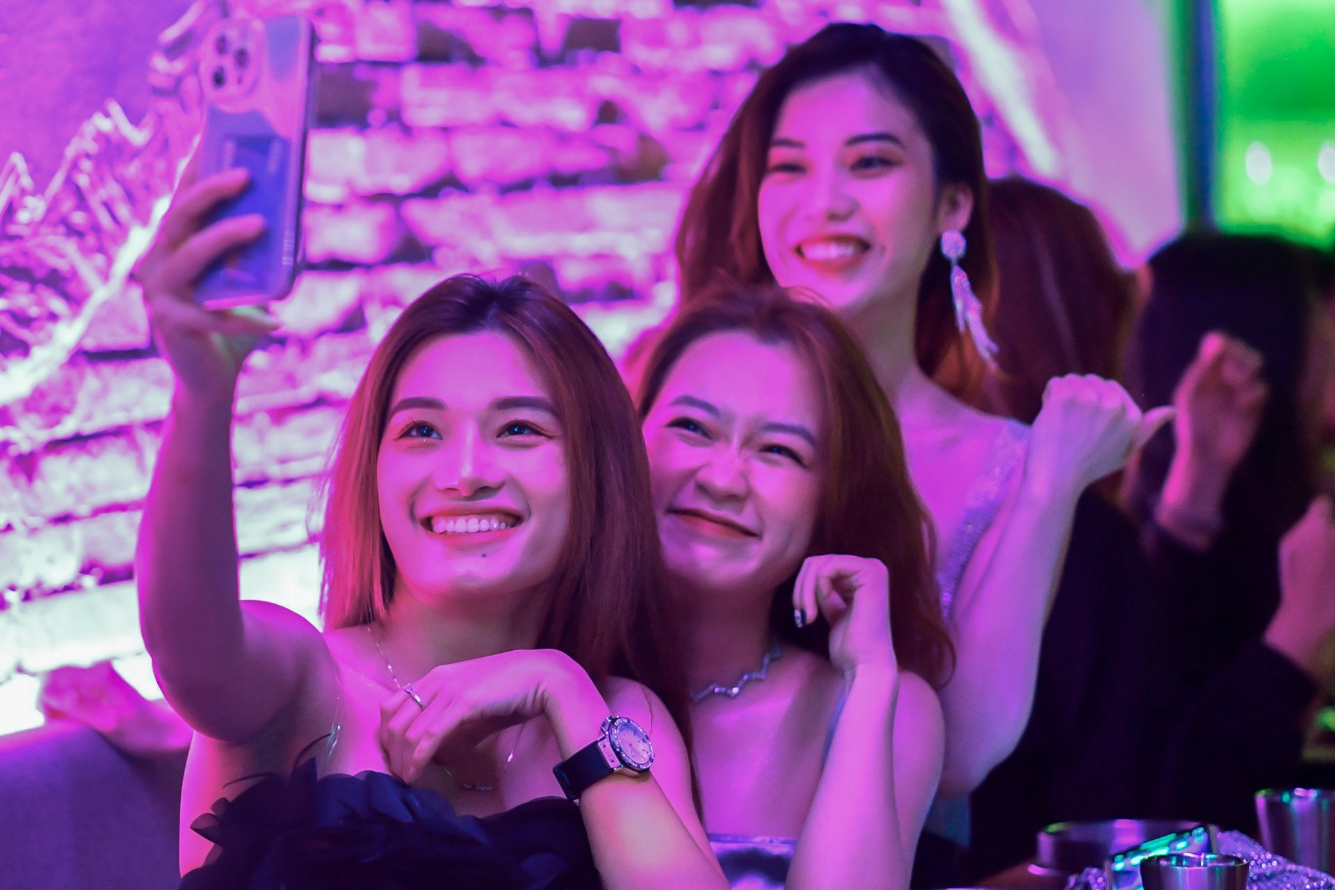 Nhieu nha hang o TP.HCM qua tai cuoi nam hinh anh