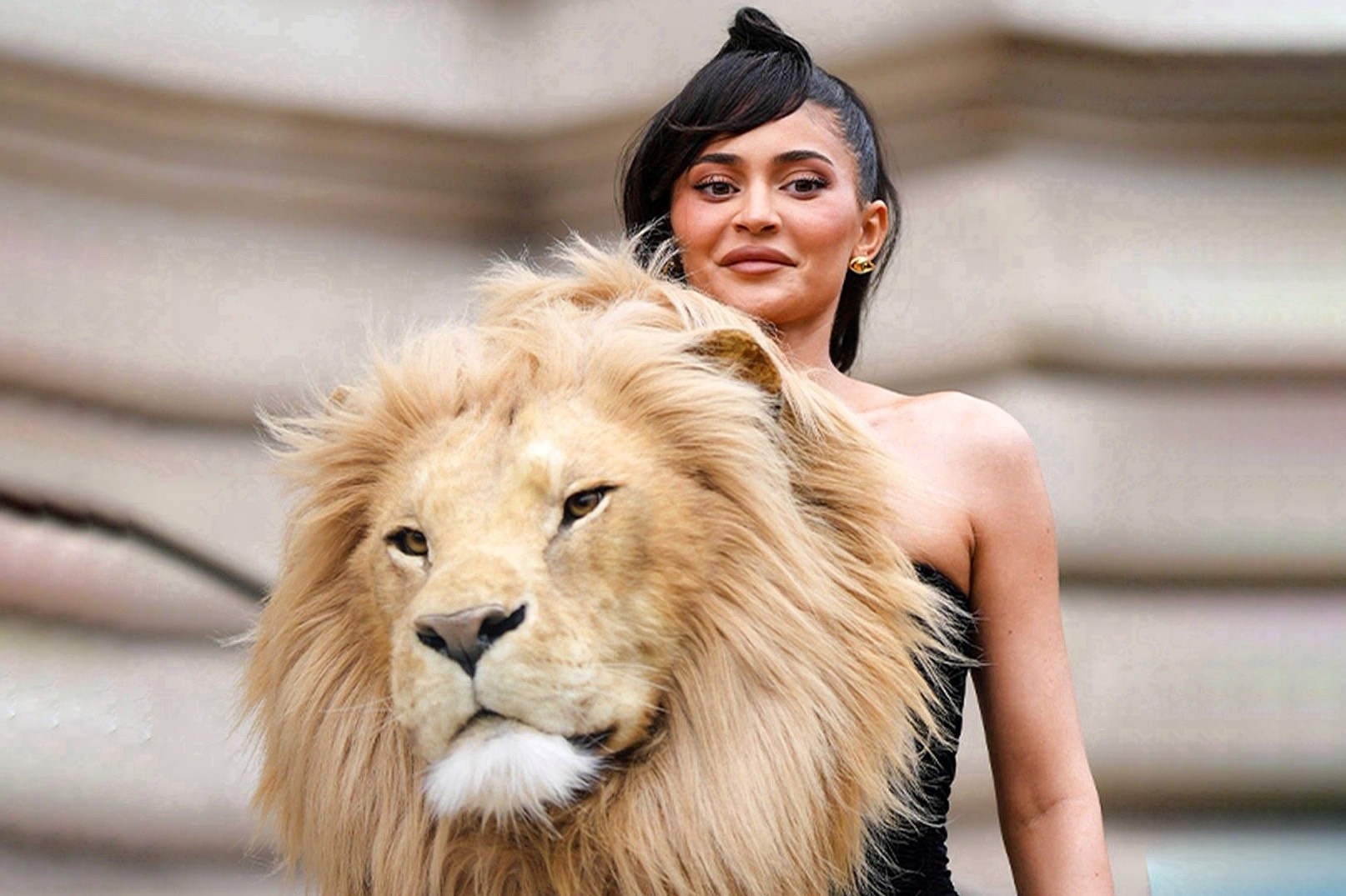 Vi sao vay gan dau su tu gia cua Kylie Jenner bi len an hinh anh