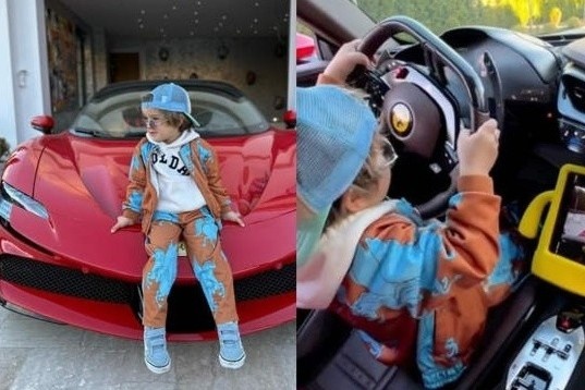 Cau be 3 tuoi lai sieu xe dieu luyen hinh anh