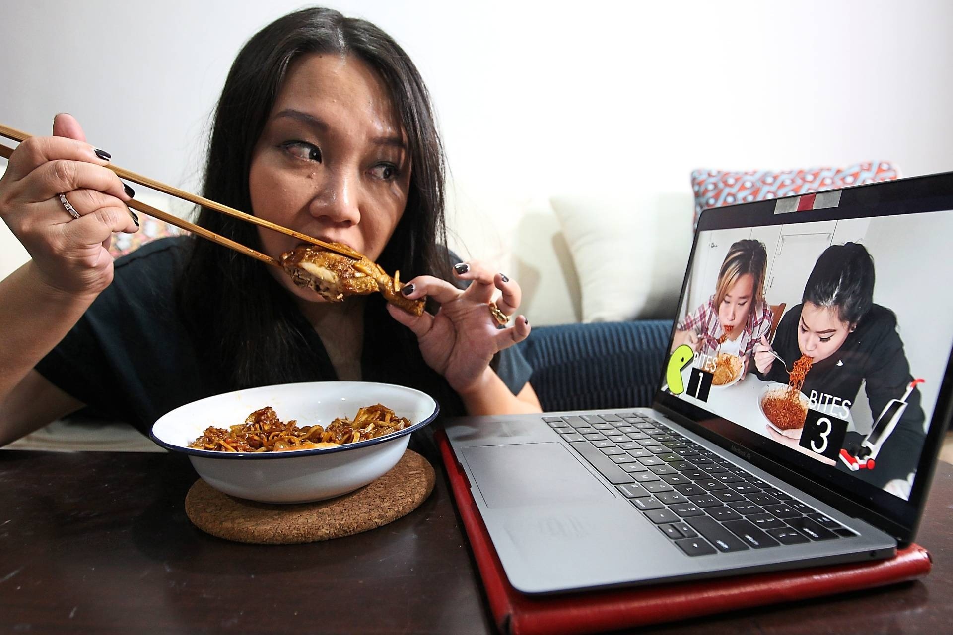 mukbang kinh dị  ảnh 2 mukbang kinh di anh 2