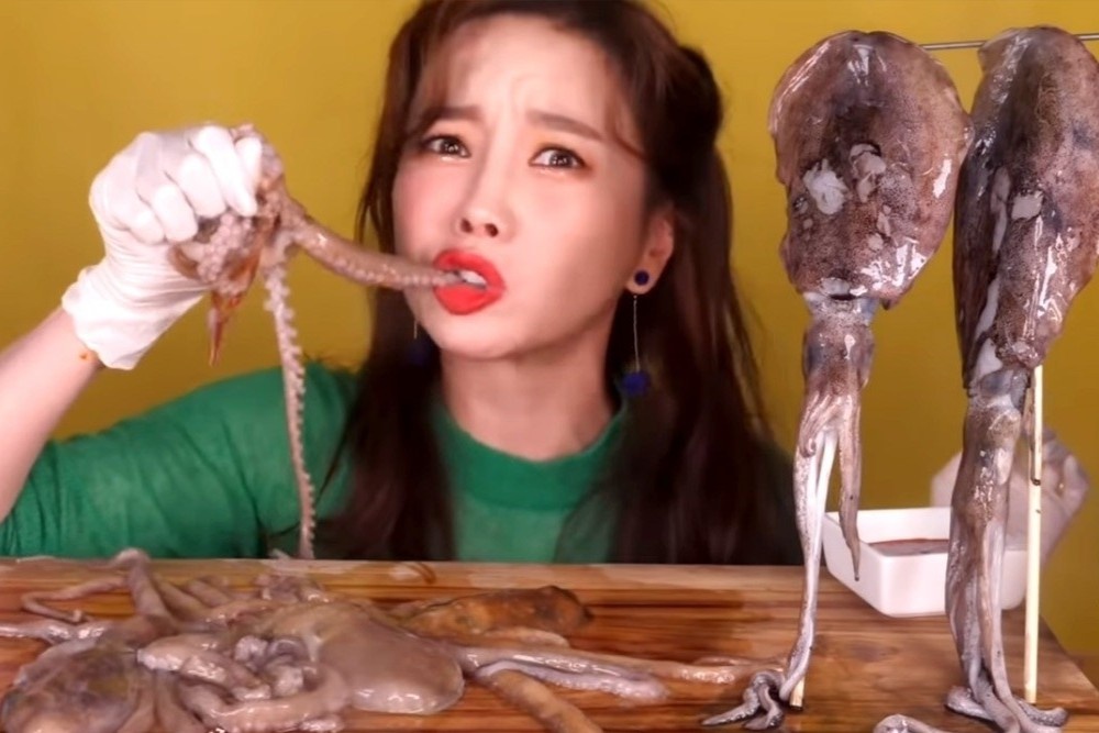 Chan dung nguoi xem mukbang kinh di tren TikTok hinh anh