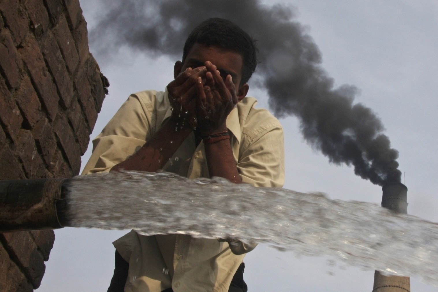 Nguoi giau 'mua' tung hoi tho o thanh pho o nhiem nhat the gioi hinh anh