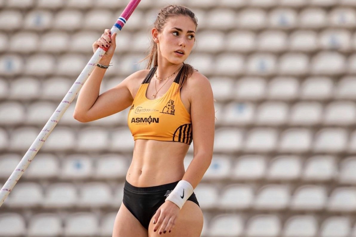 Vi sao trang phuc cua nu VDV dien kinh ngay cang ngan va bo hinh anh