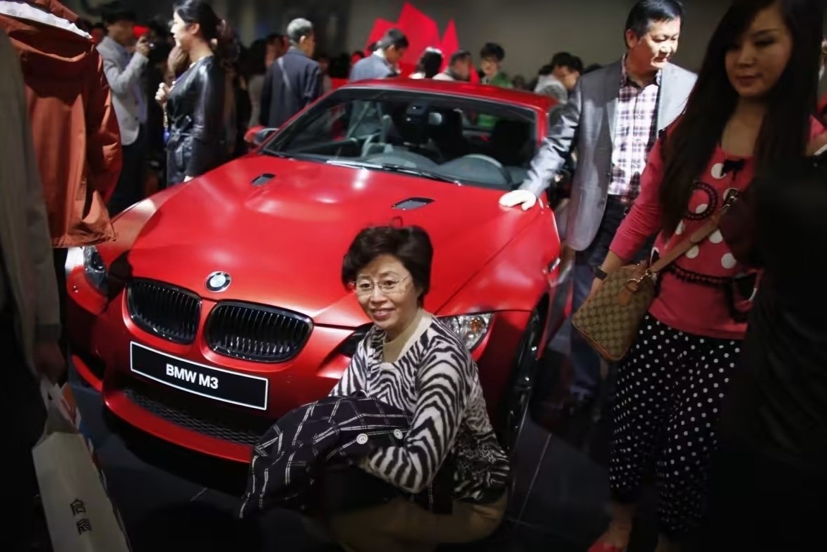 Vi sao nguoi lai xe BMW bi ky thi o Trung Quoc hinh anh