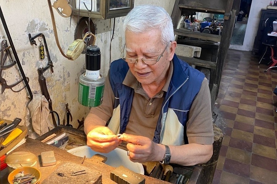 Tho kim hoan pho co tiet lo ly do khong thich deo trang suc len nguoi hinh anh