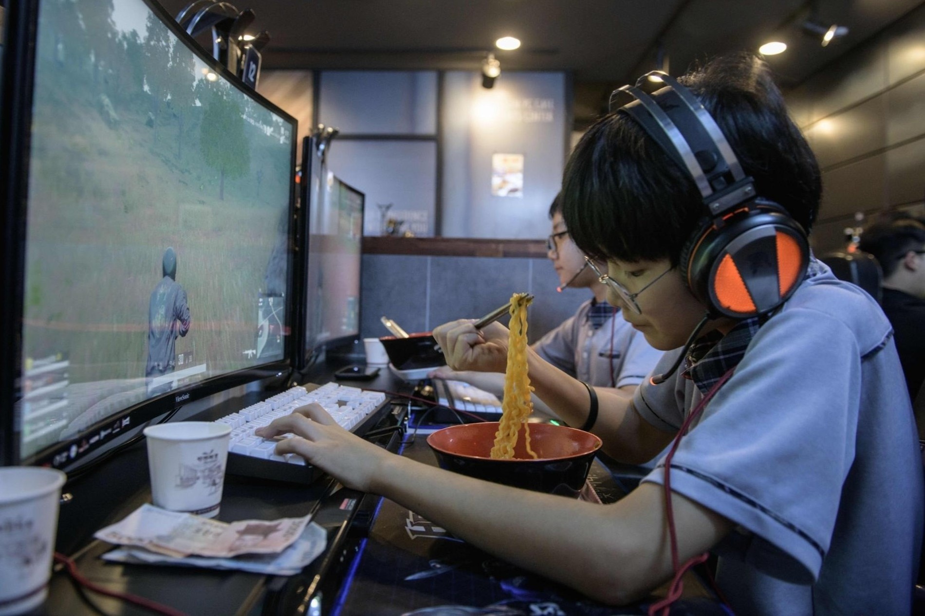'Lo luyen' day tre em Han Quoc bo chui the, nghien game hinh anh
