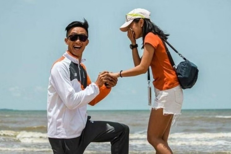 VDV SEA Games cau hon ban gai sau khi gianh huy chuong hinh anh