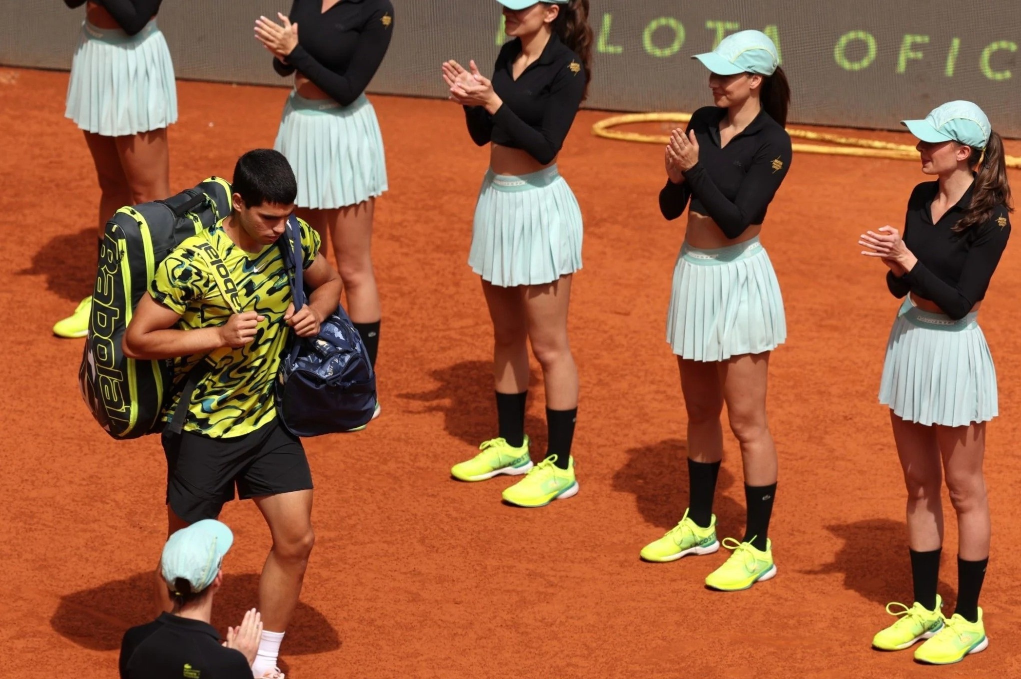 Chiec vay ngan khien giai quan vot noi tieng bi chi trich hinh anh