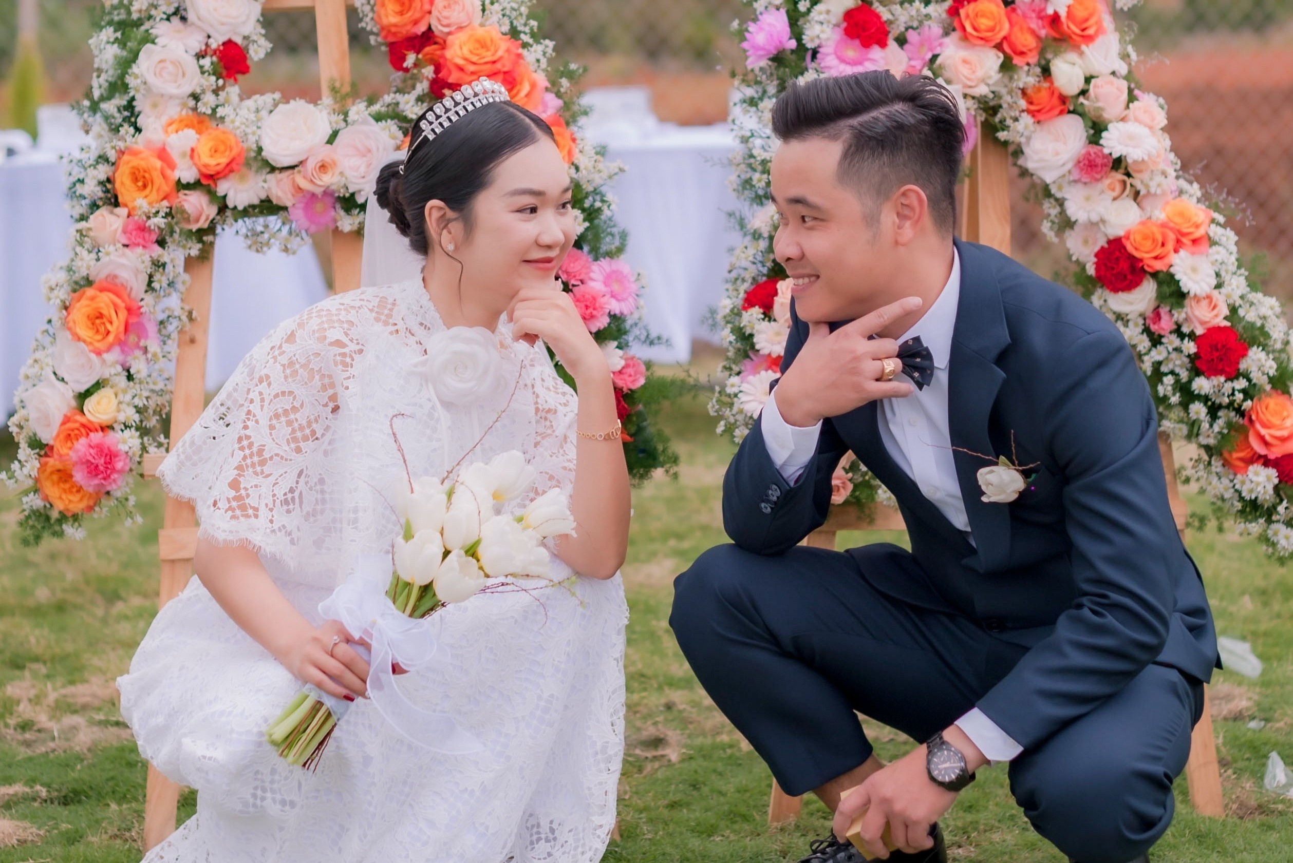 Cap doi o TP.HCM ban ca vang cuoi di trang mat 3 thang, xuyen 63 tinh hinh anh