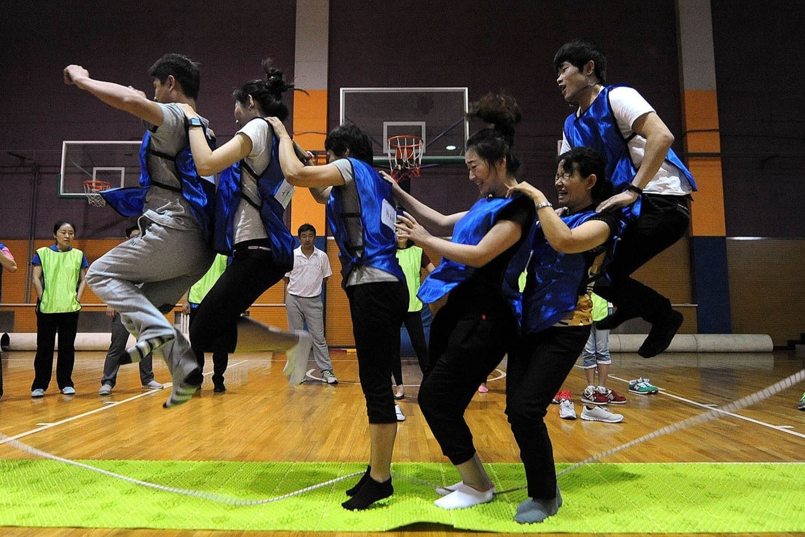 Team building cung co the rat nham chan hinh anh