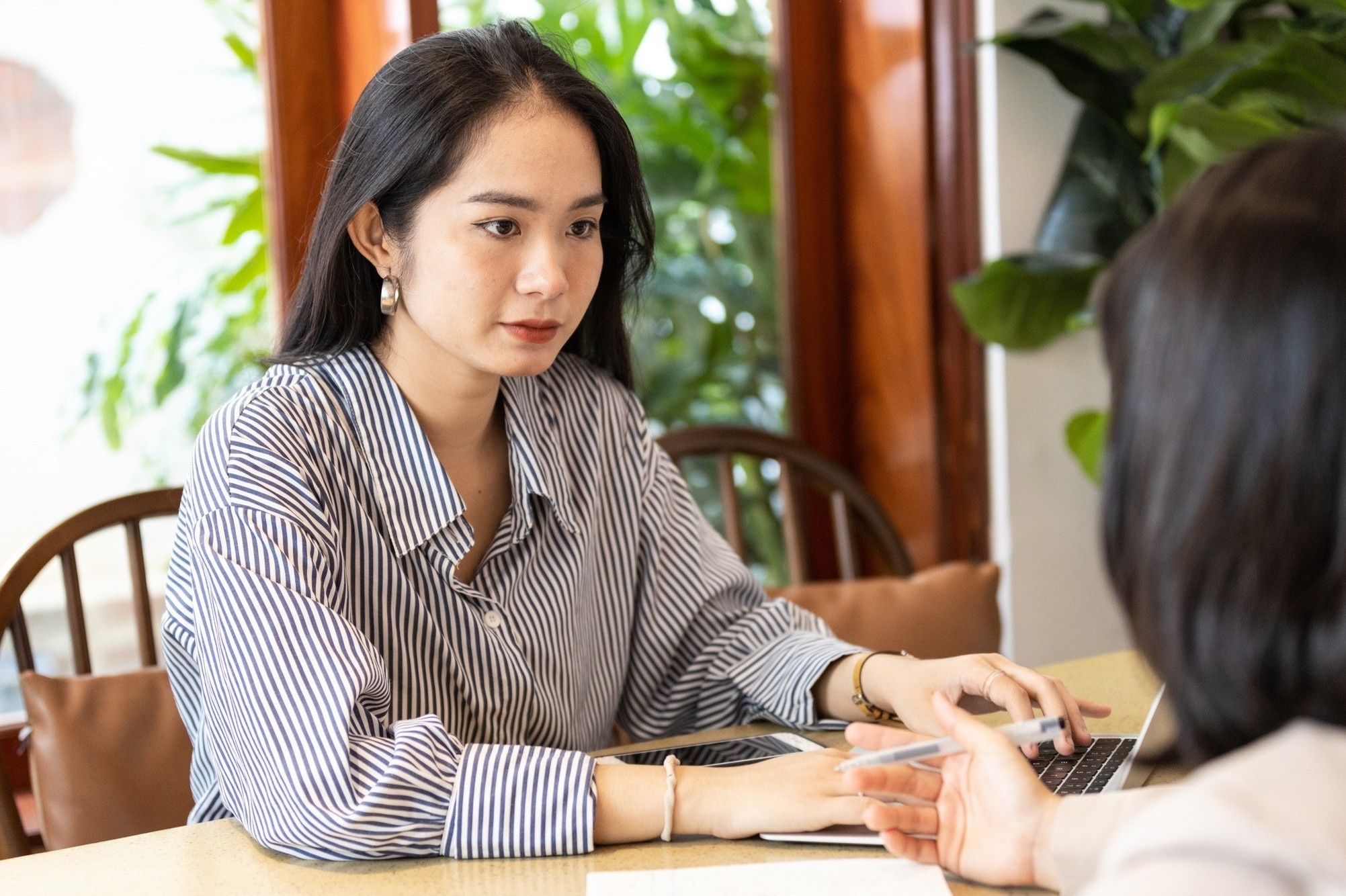 Vi sao nhieu cong ty phong van ung vien 9-10 vong hinh anh