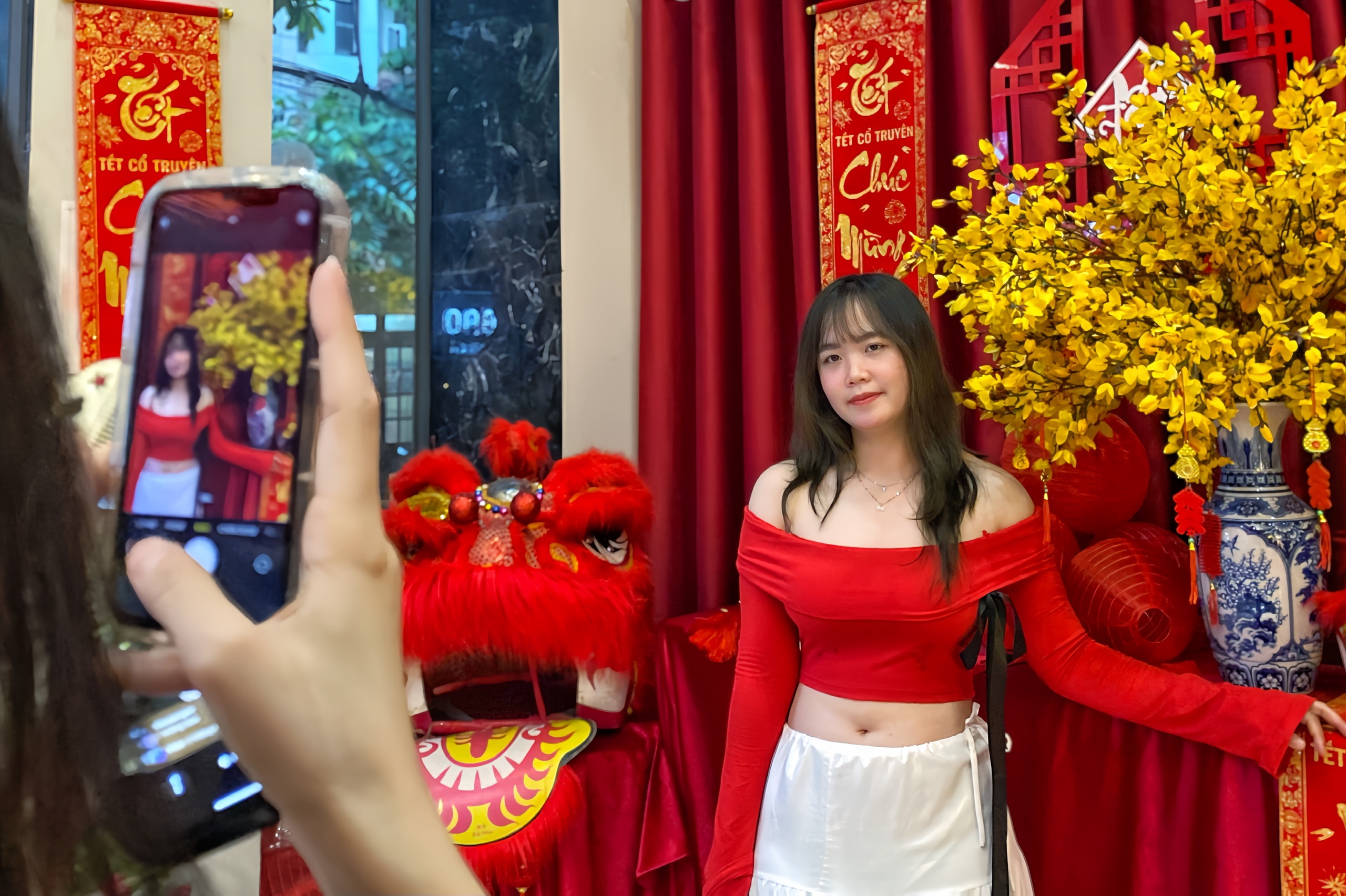 Bo tien trieu dat coc cho 'check-in' trong quan ca phe o TP.HCM hinh anh