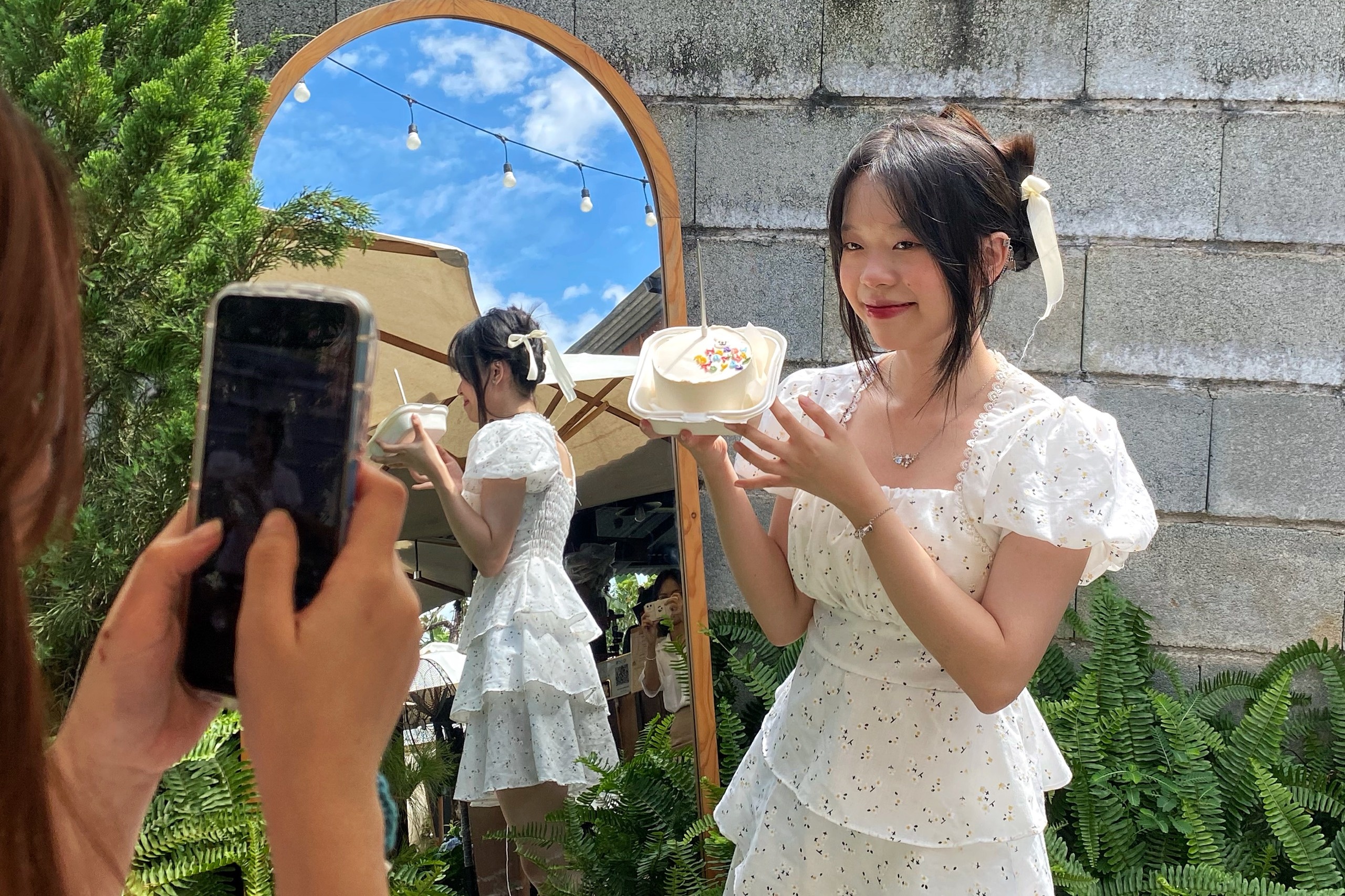 Muon van quy dinh cho nguoi 'song ao' o quan ca phe TP.HCM hinh anh