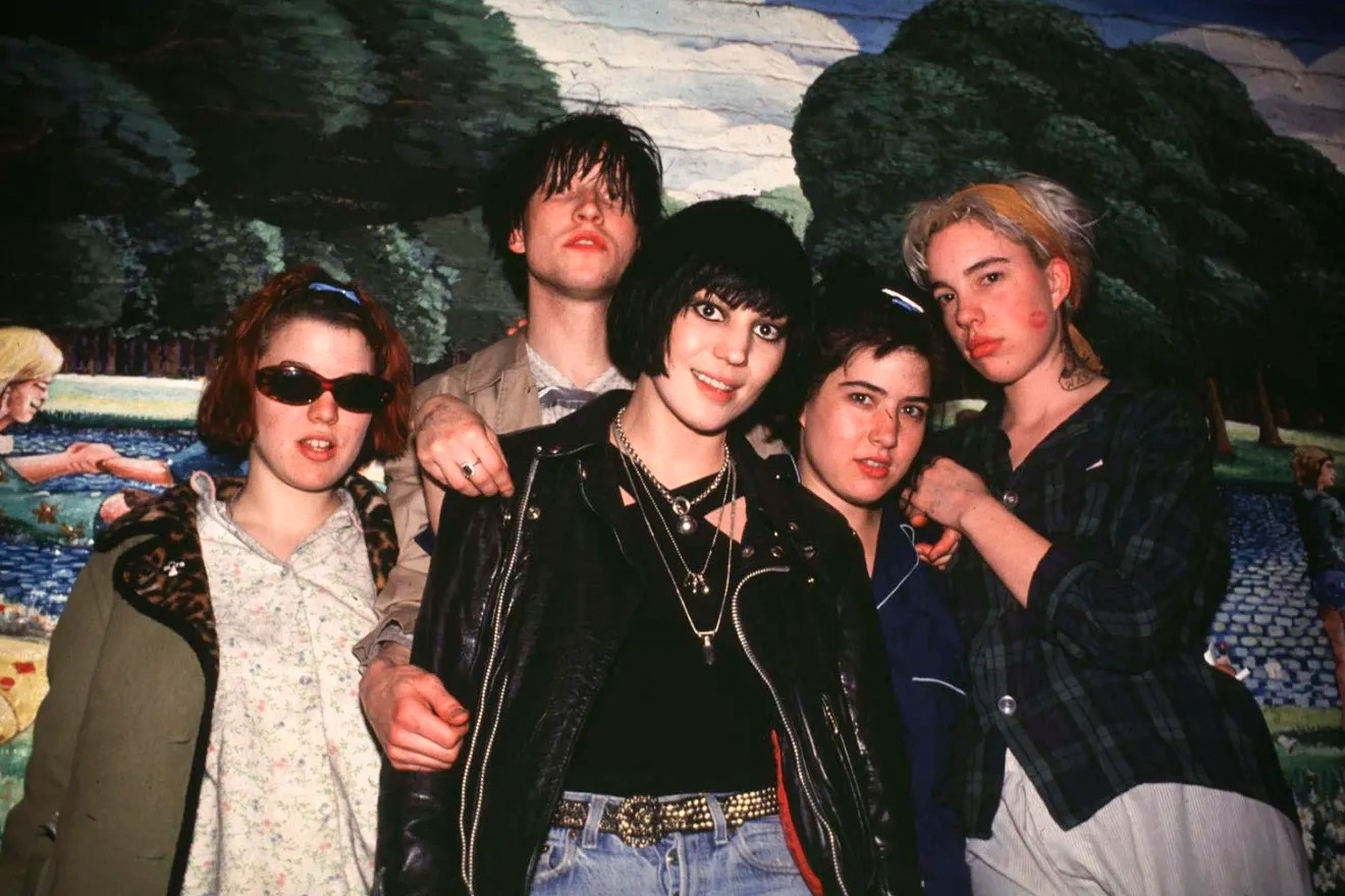 tlinh bi chi trich anh 2