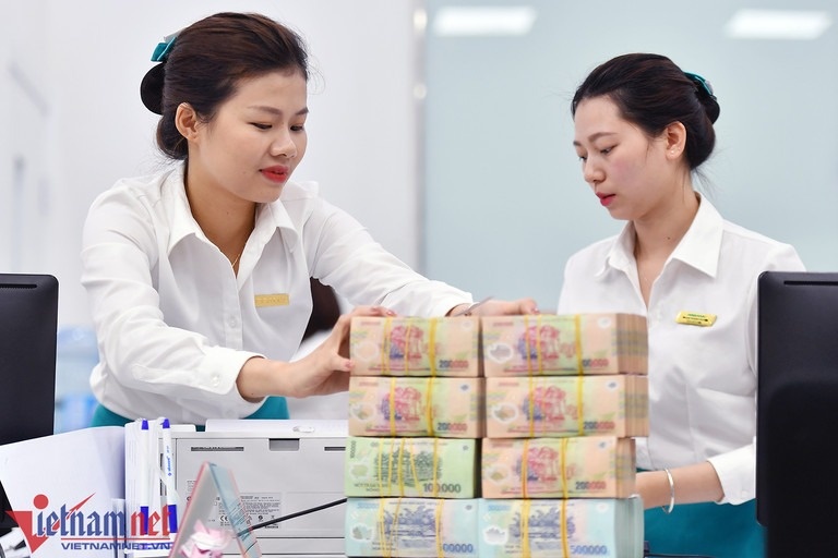 nhan vien ngan hang anh 1