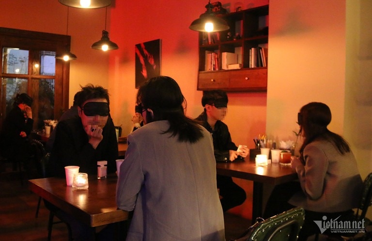 hen ho giau mat anh 1