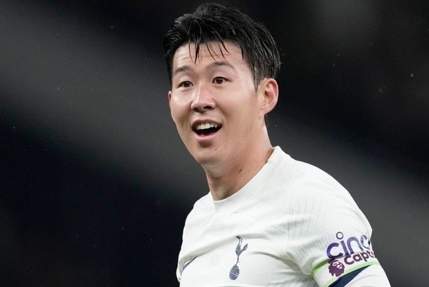 Loi keu goi Son Heung-min 'om lay' Lee Kang-in bi chi trich hinh anh