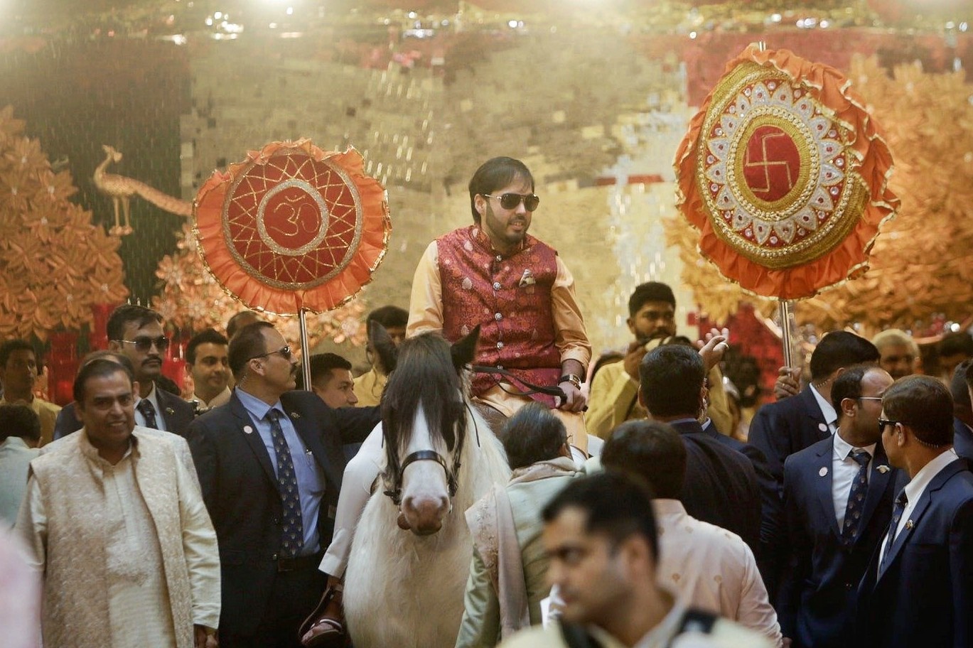 Gia dinh ty phu giau nhat chau A to chuc 3 sieu dam cuoi trong 6 nam hinh anh