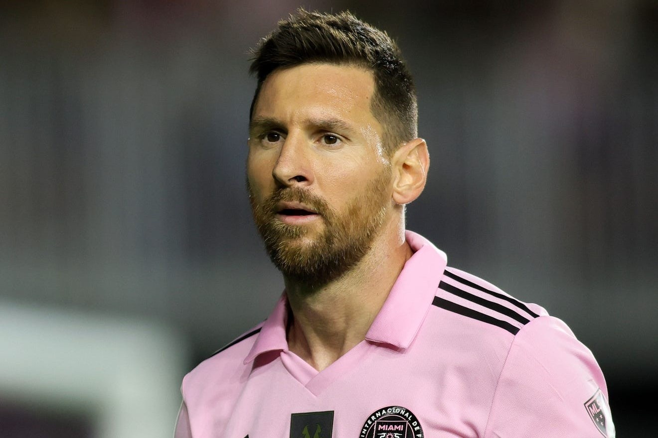 Dien bien moi nhat cua vu Messi khong ra san o Hong Kong hinh anh