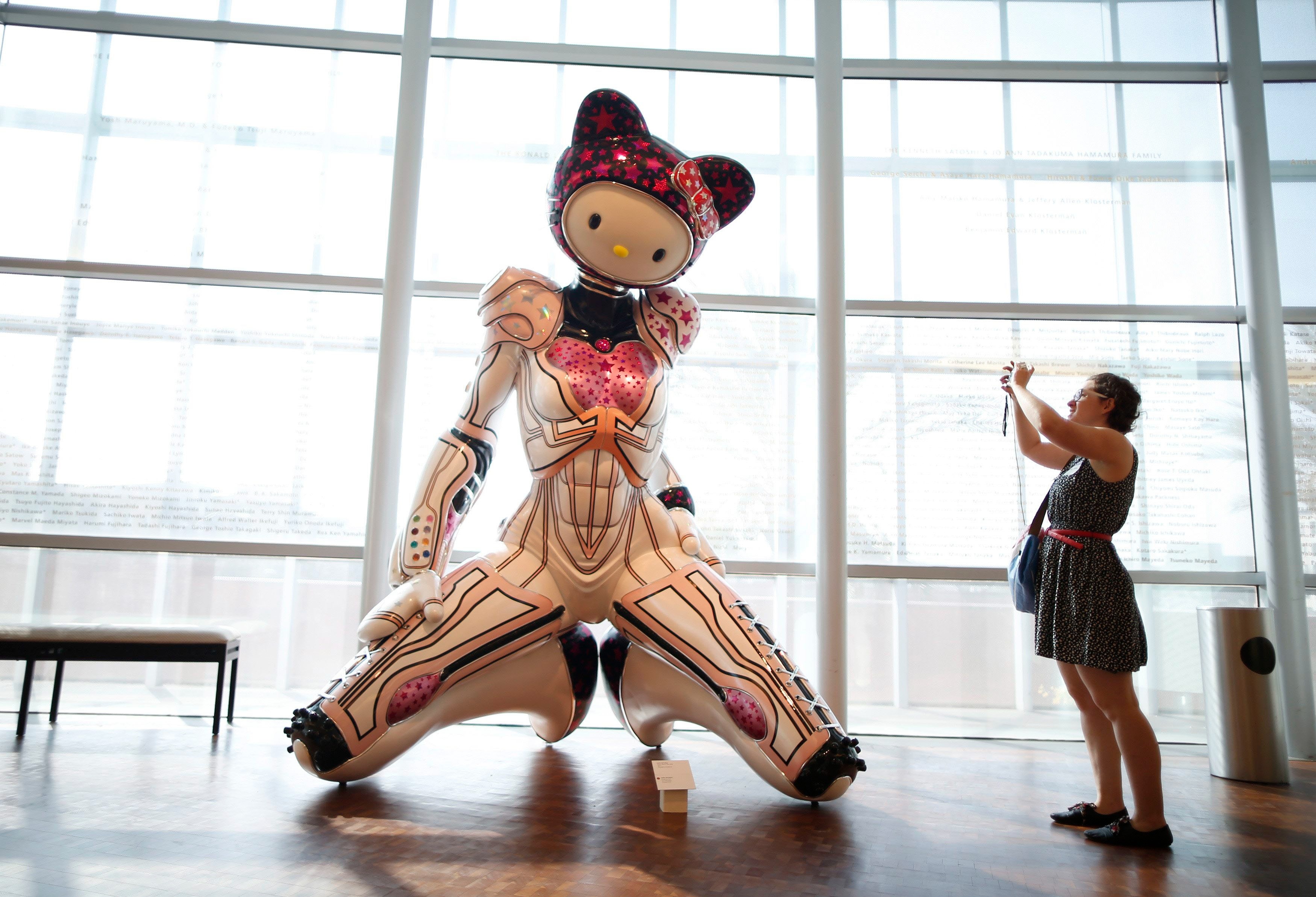 Tiec sinh nhat 50 tuoi cua 'meo khong mieng' Hello Kitty hinh anh