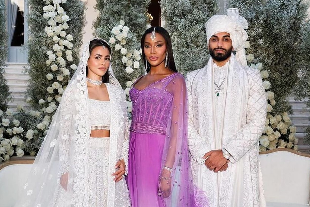 Ben trong sieu dam cuoi keo dai 4 ngay cua ty phu Anh hinh anh