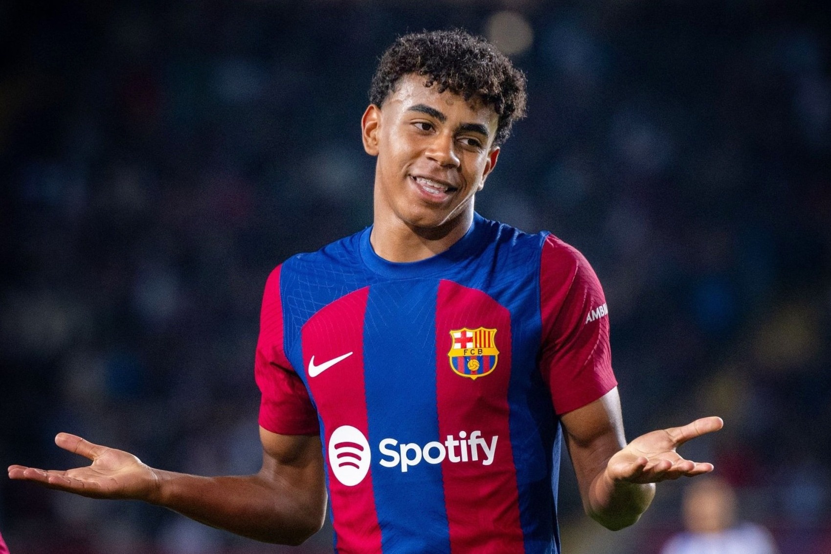 Cau thu tuoi teen vua da EURO 2024, vua lam bai tap ve nha hinh anh