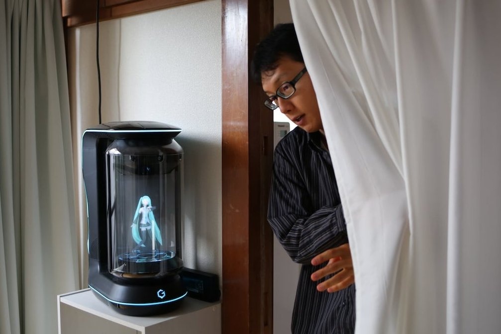 Nguoi dan ong dau tien tren the gioi 'goa vo ao' hinh anh