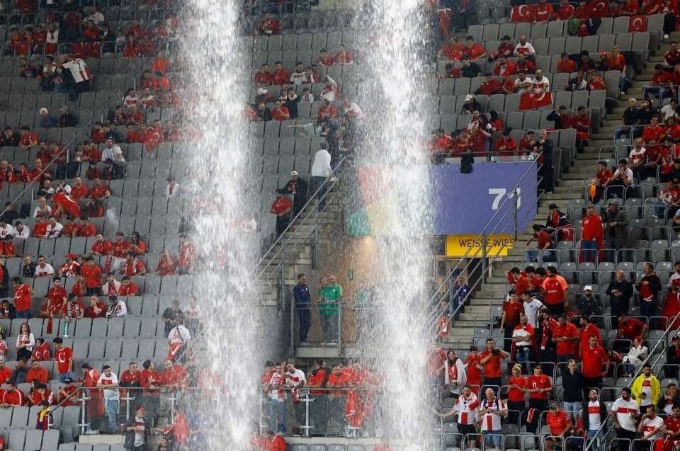 San van dong bi dot va nhung hinh anh gay soc o EURO 2024 hinh anh