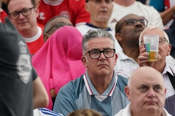 Tinh cu cua cau thu Anh trum kin mat khi di xem EURO 2024 hinh anh