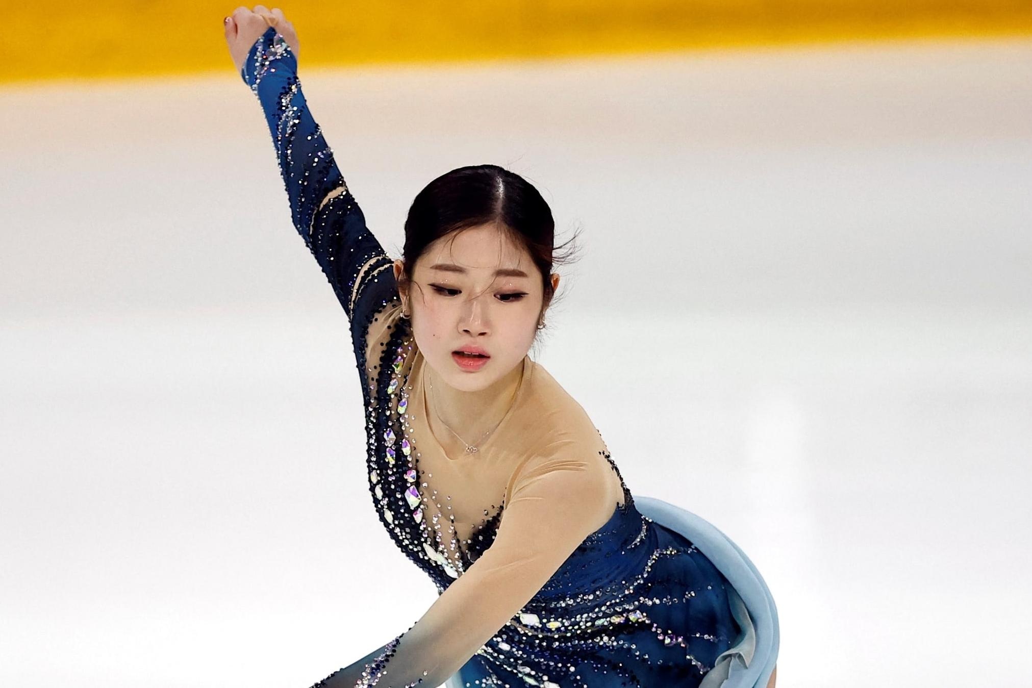 Chan dung 'tieu Kim Yuna' bi cam thi dau vi cao buoc quay roi tinh duc hinh anh