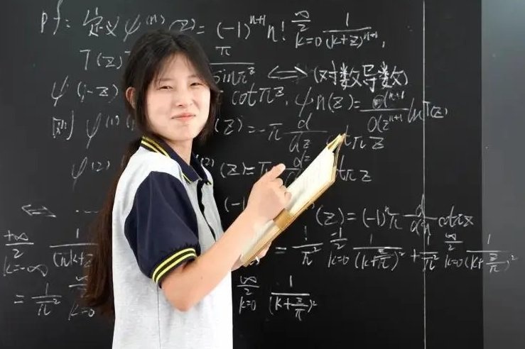 Thien tai Toan hoc Trung Quoc 17 tuoi bi cao buoc la 'thanh bip' hinh anh