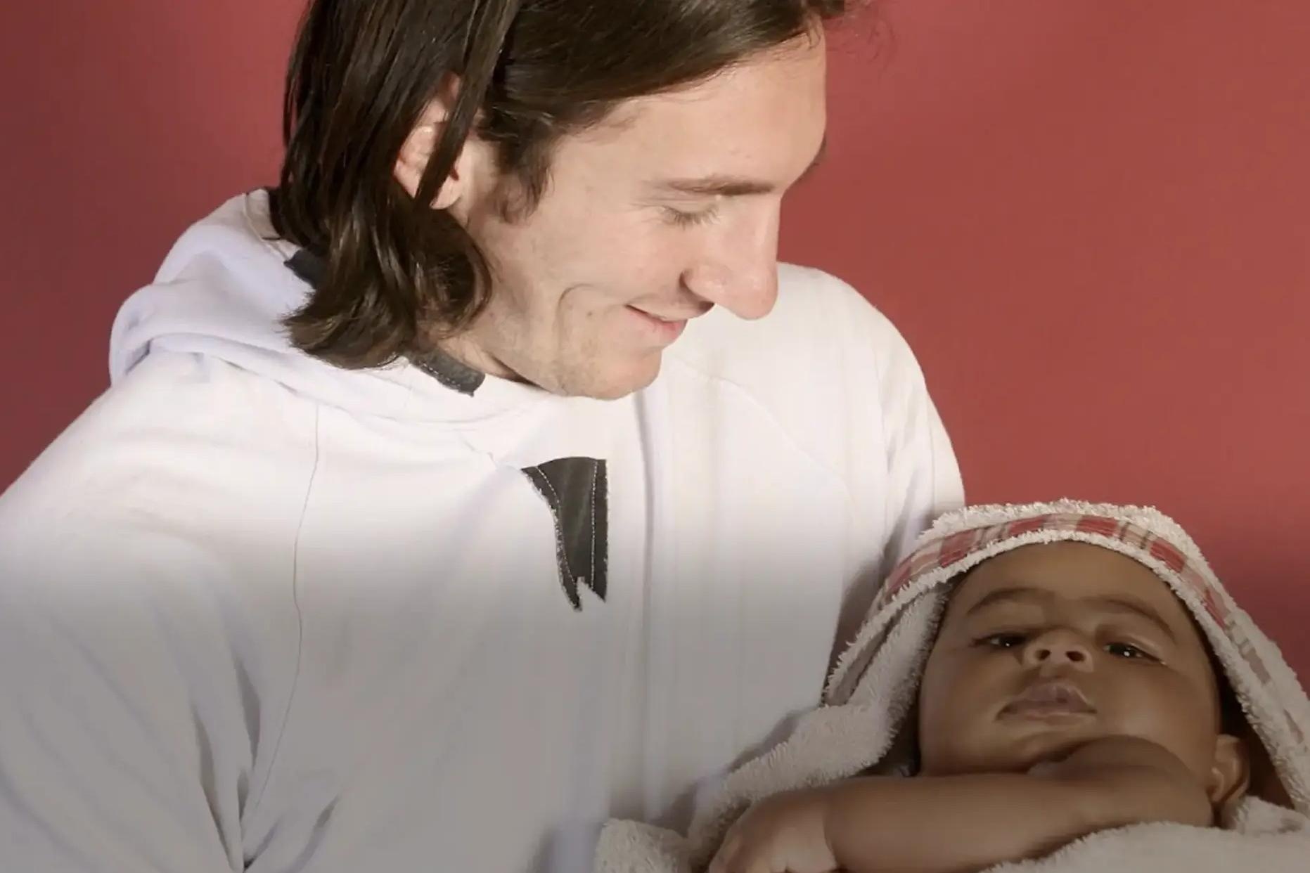 Loat anh chup chung cua Lamine Yamal va Messi gay bao mang hinh anh