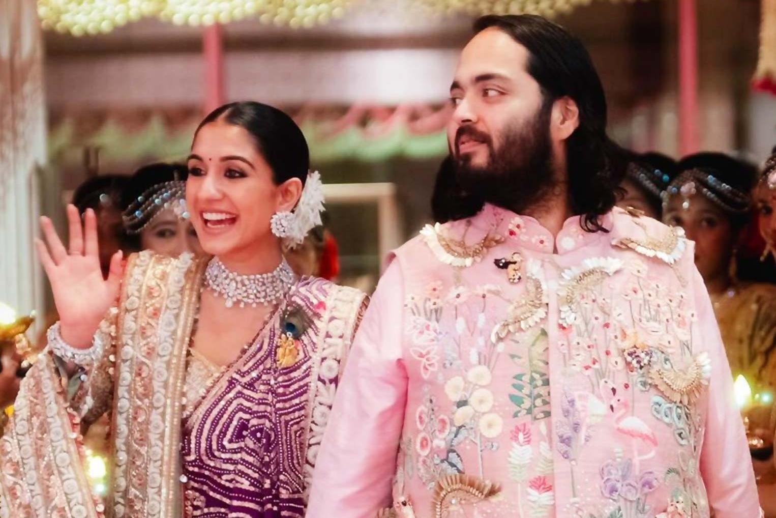 Ty phu An Do dung 100 may bay don khach du le cuoi dat nhat the gioi hinh anh