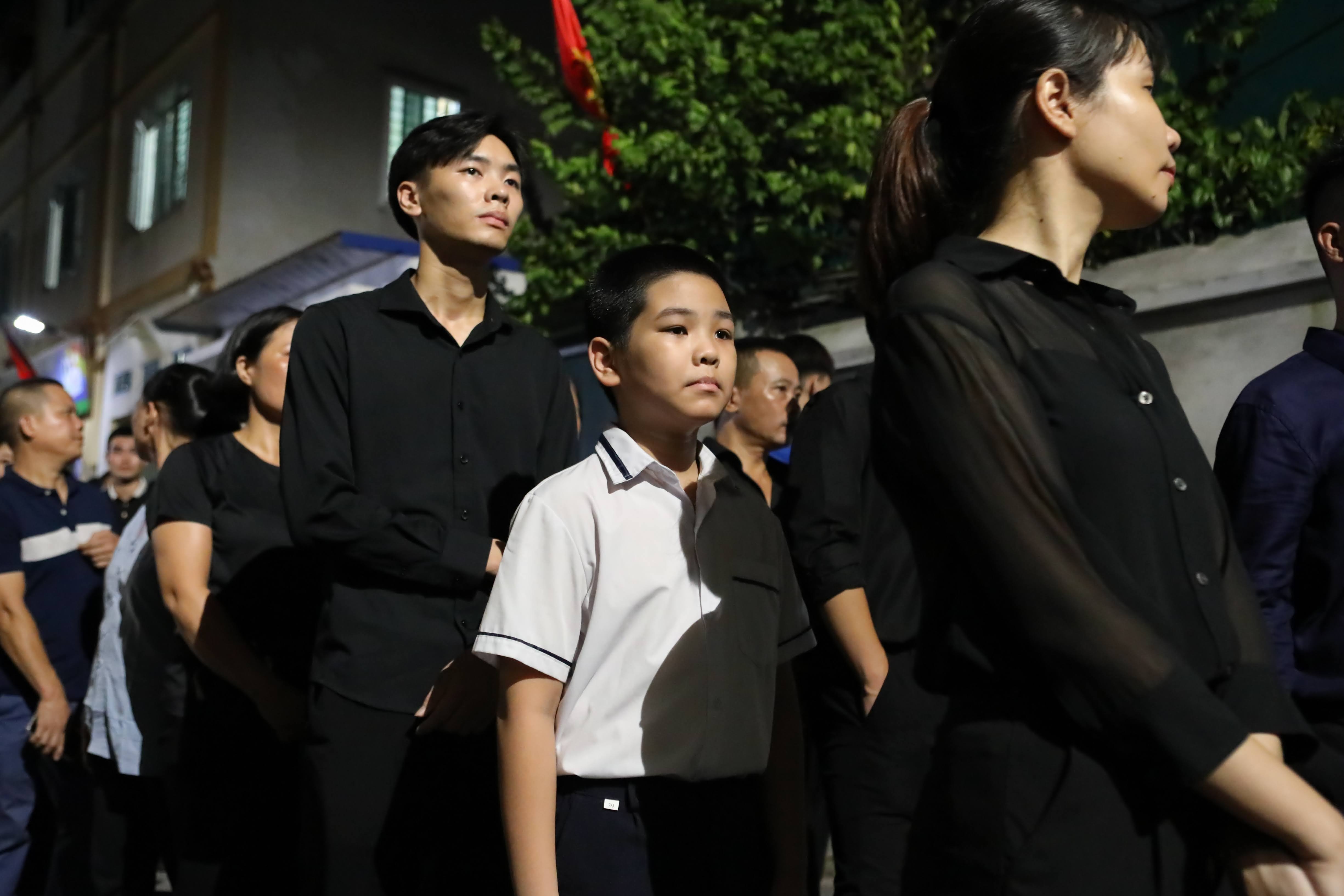 xep hang cho vieng,  lai da dong anh, le vieng tong bi thu, quoc tang tong bi thu anh 2