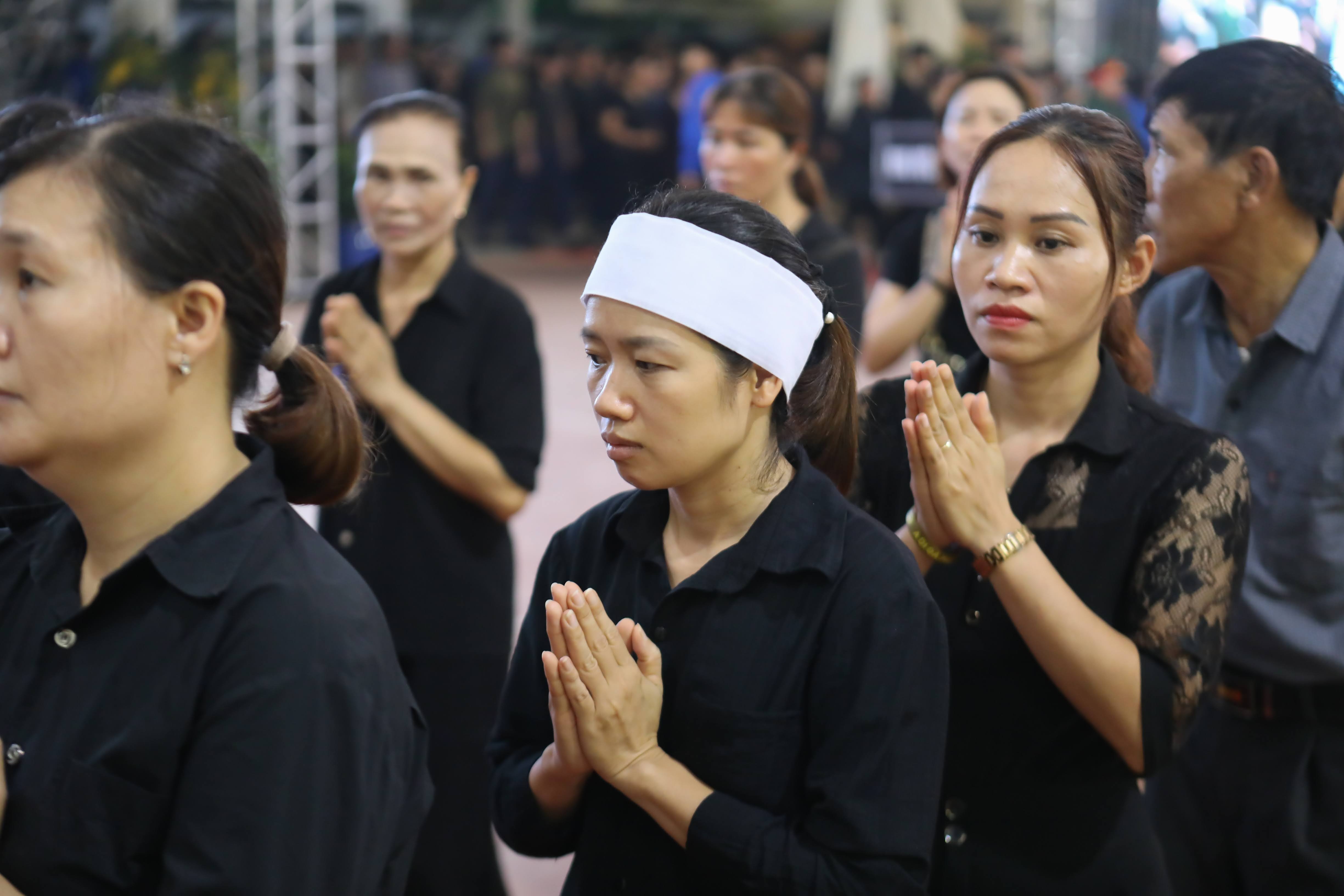 xep hang cho vieng,  lai da dong anh, le vieng tong bi thu, quoc tang tong bi thu anh 3