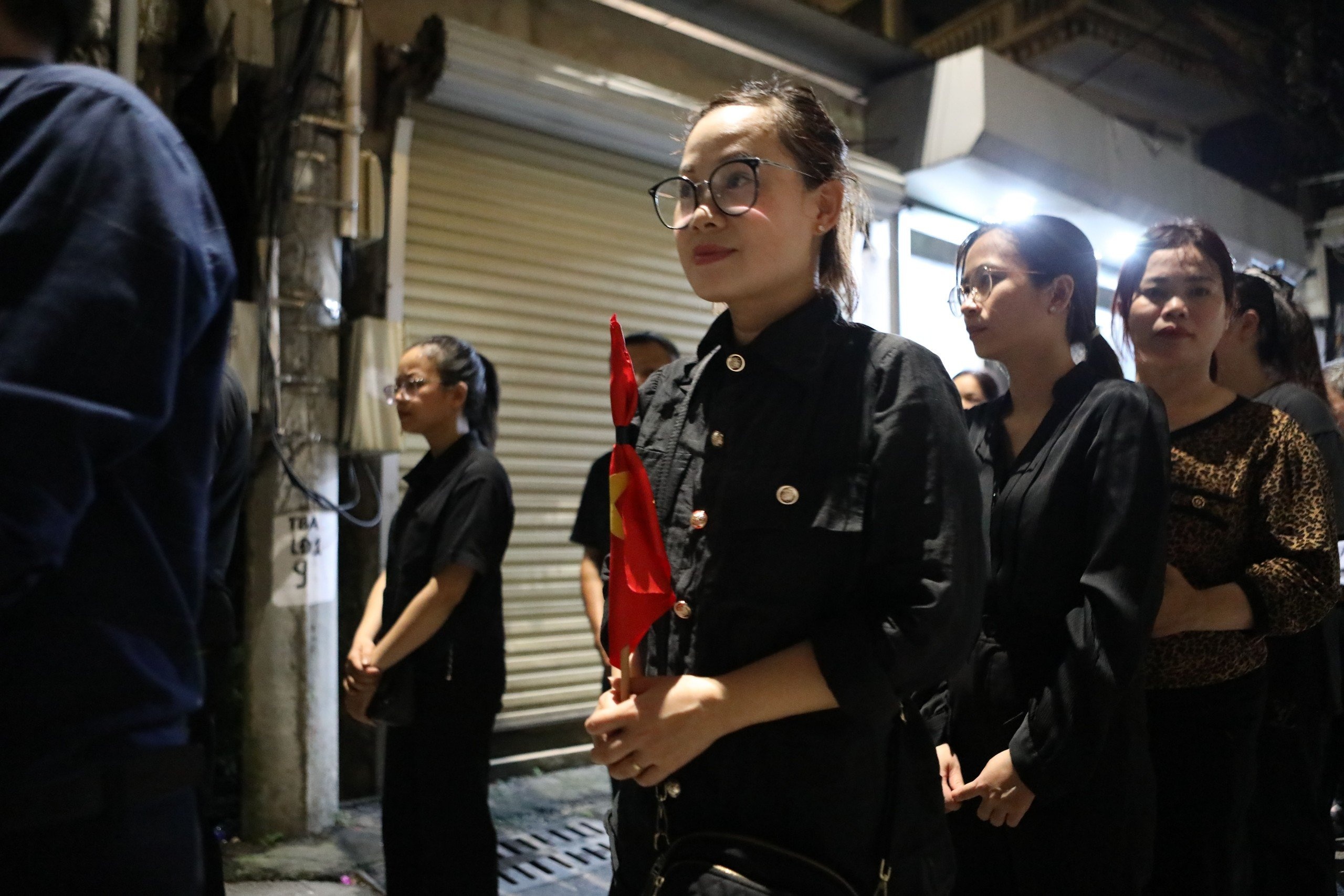 xep hang cho vieng,  lai da dong anh, le vieng tong bi thu, quoc tang tong bi thu anh 1