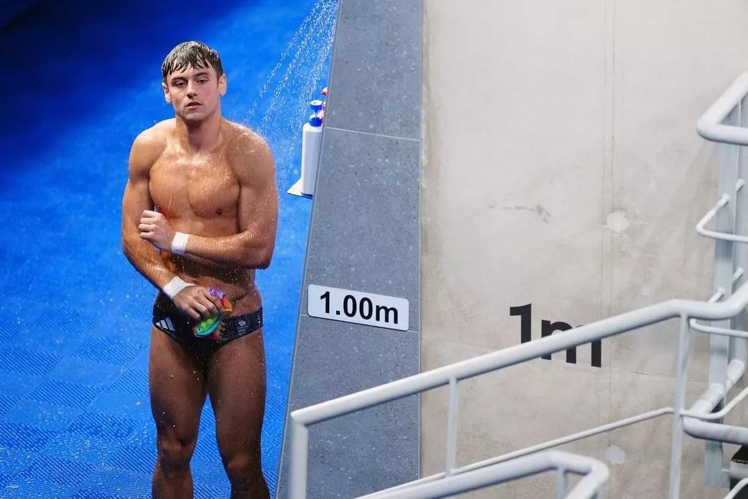 Su co trang phuc am anh VDV nhay cau cua Anh hinh anh