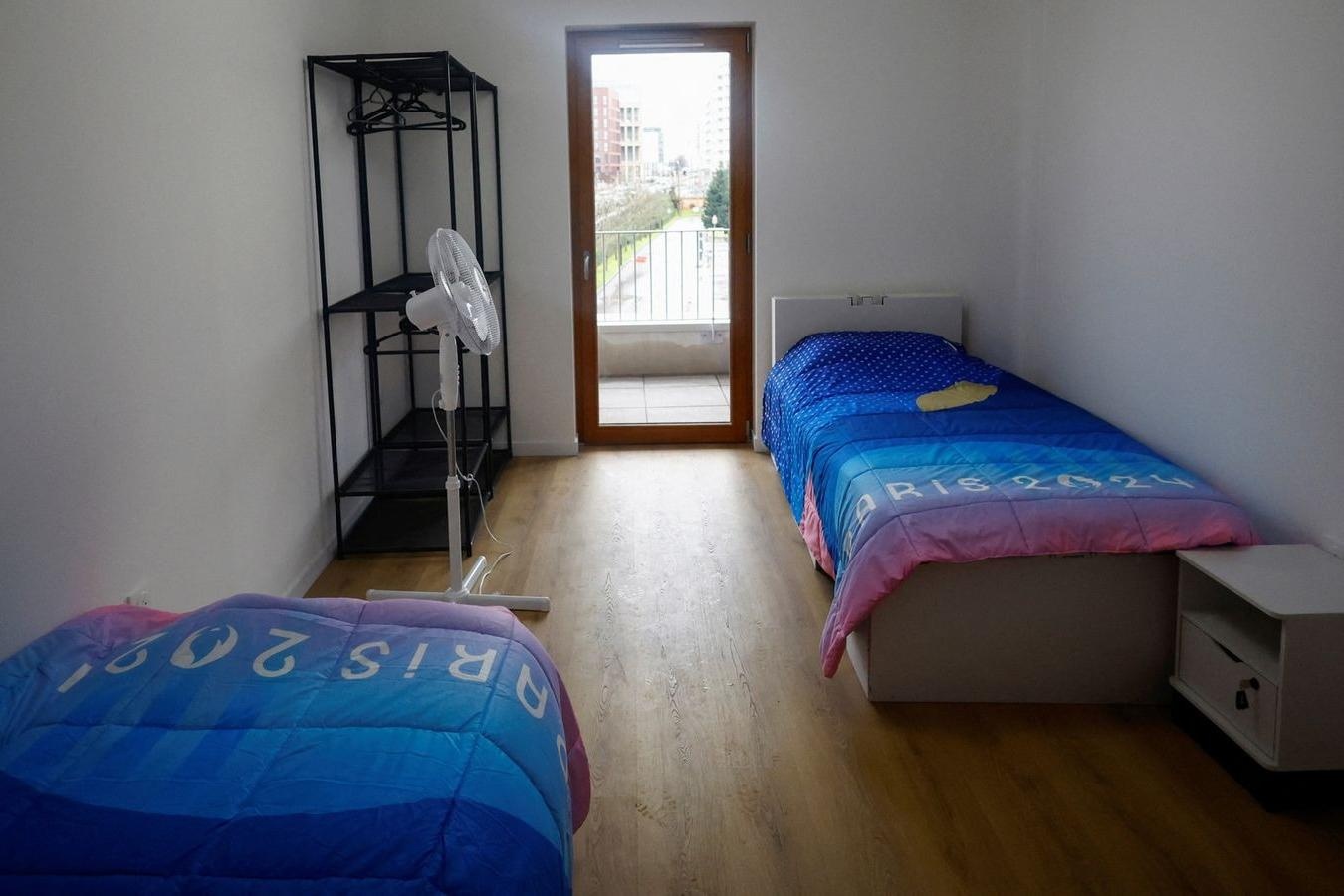 Chiec may lanh chia Olympic Paris thanh 'hai the gioi' hinh anh