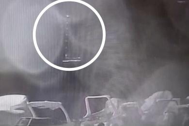 Khoanh khac sieu du thuyen vat lon giua mua bao truoc khi bi nhan chim hinh anh