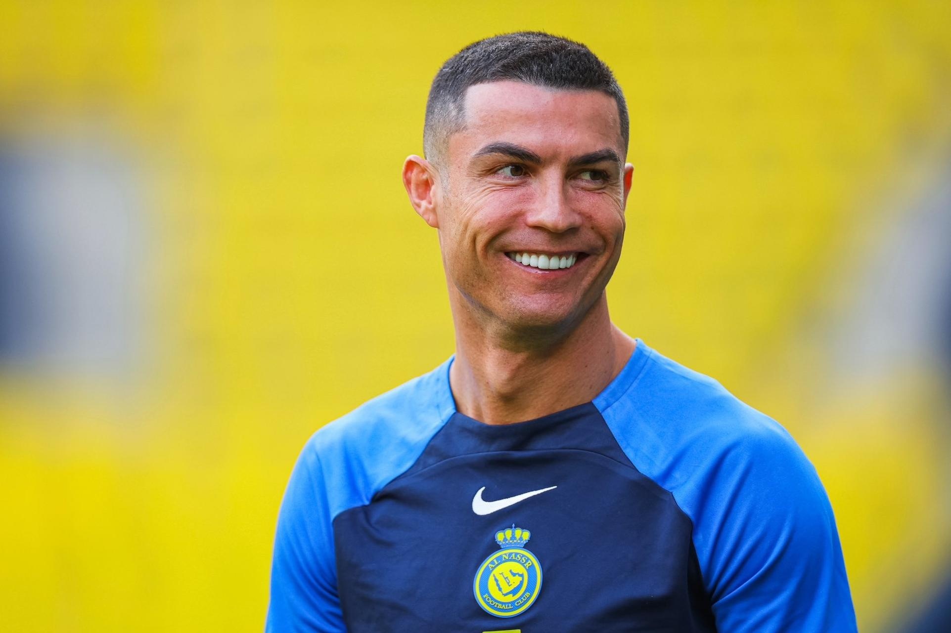 So tien khong lo Ronaldo kiem duoc tu Instagram hinh anh