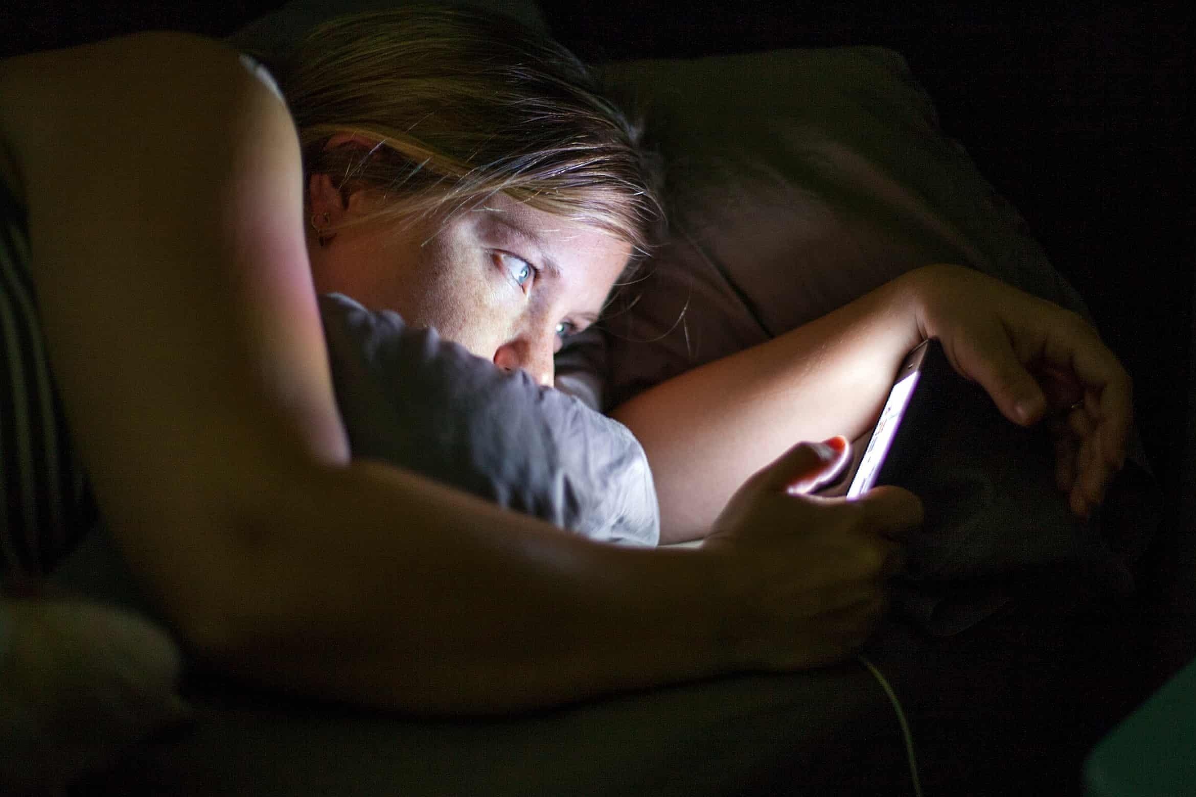 Quoc gia moi nhat cho phep nhan vien ‘mac ke sep’ sau gio lam hinh anh