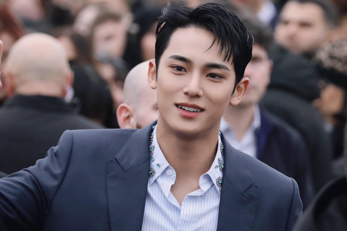 Mingyu (SEVENTEEN) bi phat tan anh nhay cam hinh anh