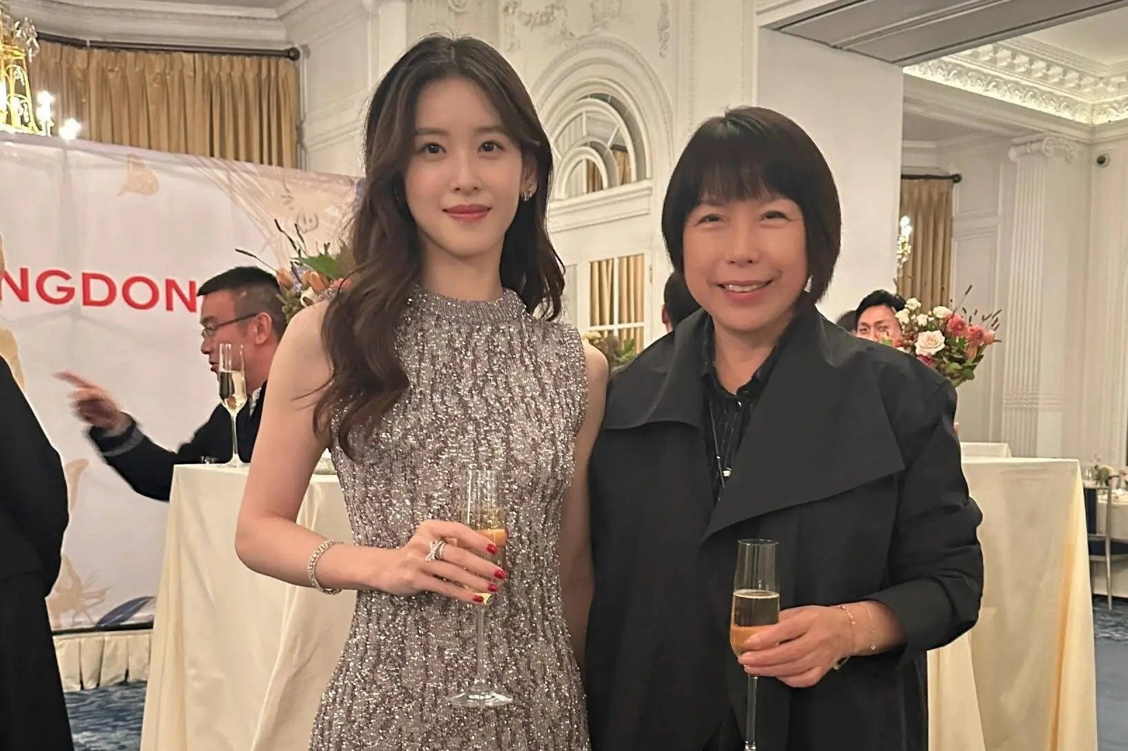 Hinh anh gay sot cua 'em gai tra sua' Chuong Trach Thien hinh anh