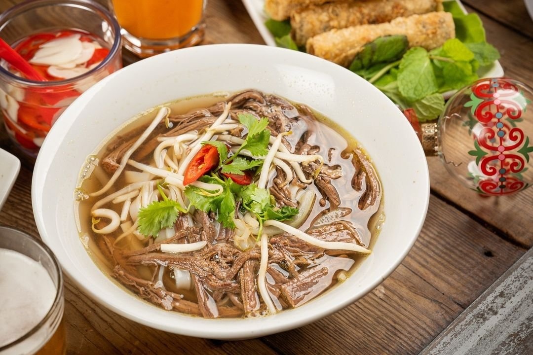 Tai tieng cua nha hang do Viet o Anh doi doc chiem nhan hieu 'pho' hinh anh