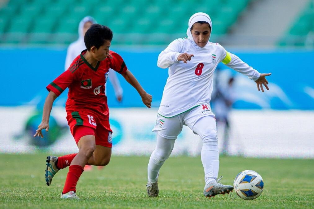 Nu cau thu bi cam thi dau vi khong mac quan dui hinh anh