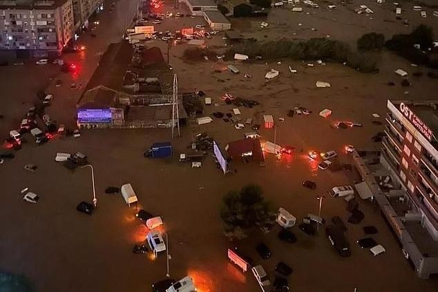 Canh tuong 'nhu ngay tan the' sau mua lu ky luc o Tay Ban Nha hinh anh